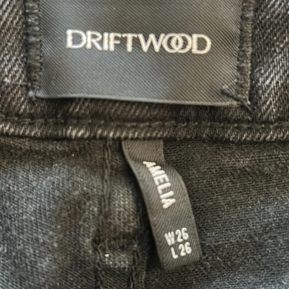 Driftwood Amelia jeans in black size 26 studded